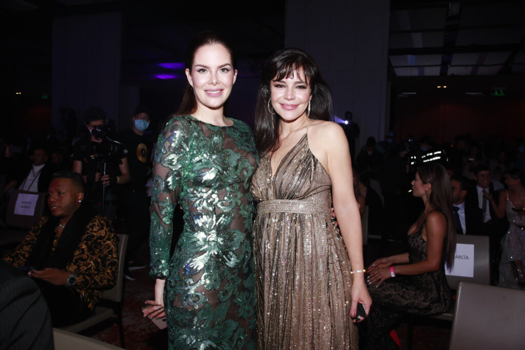 ISABELA CORDOBA - FLORA MARTINEZ