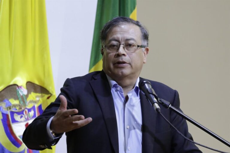 Bienes incautados a la mafia deben pasar al servicio del pueblo: Petro