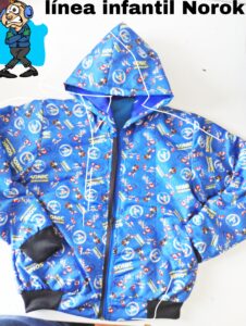 Chaqueta impermeable de Creaciones Norok, hecha en Soacha con cremalleras en todos los bolsillos, acabados duraderos y diseño exclusivo para cada cliente.