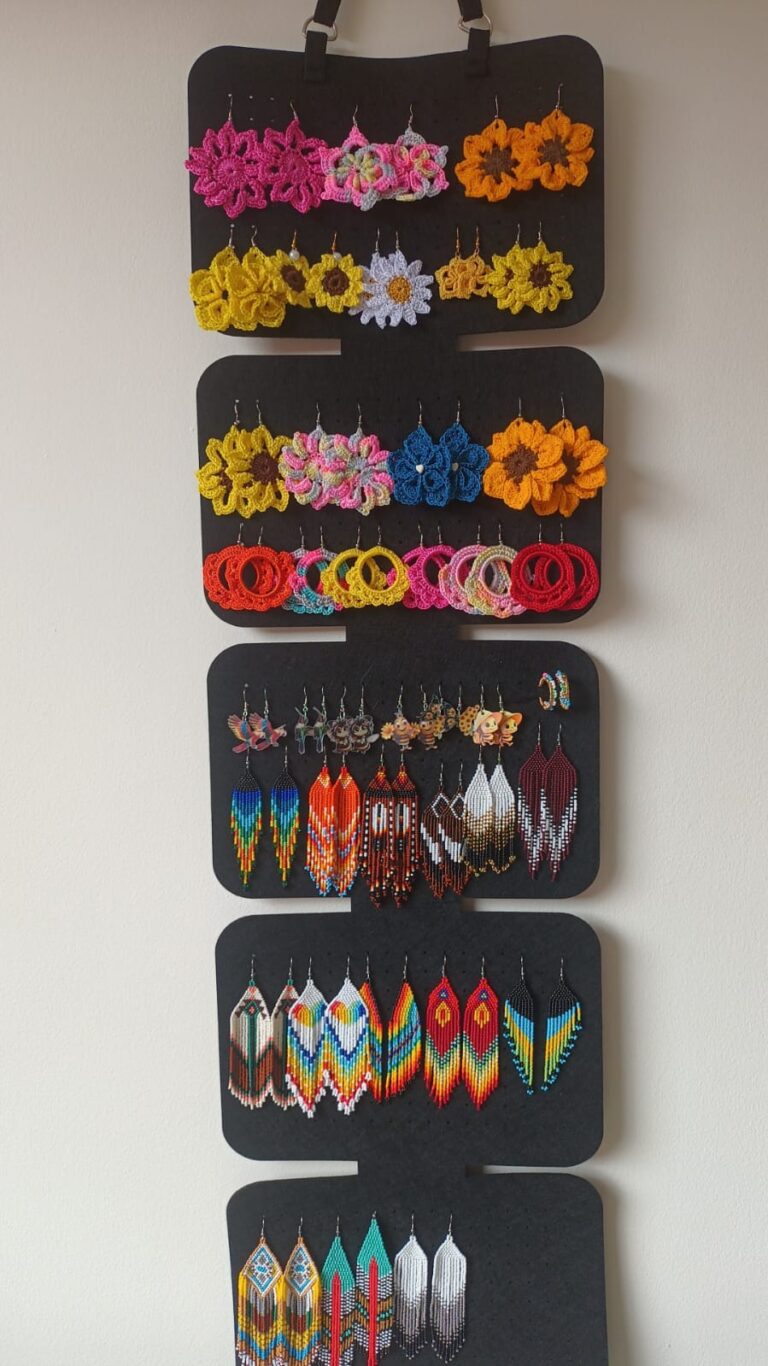 Bisutería artesanal de Bizarte en Soacha, hecha con mostacilla checa y diseño exclusivo.