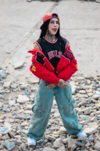 Baby Demoni, influencer colombiana, sonriente en redes sociales