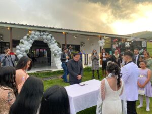 Un momento lleno de amor donde la naturaleza y la cultura muisca fueron el escenario perfecto para unir dos vidas. Xua Parrilla es un lugar mágico para celebrar momentos inolvidables.