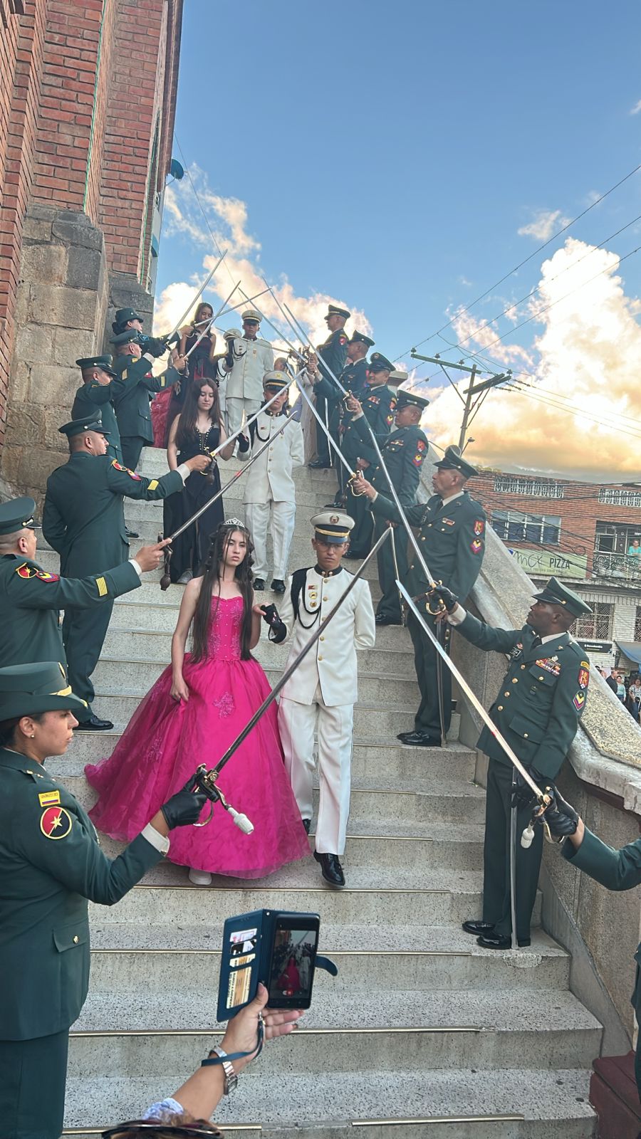 Quinceañeras del proyecto 15 Primaveras de Amor celebrando en Ciudad Bolívar y Silvania junto a las fundaciones organizadoras.”