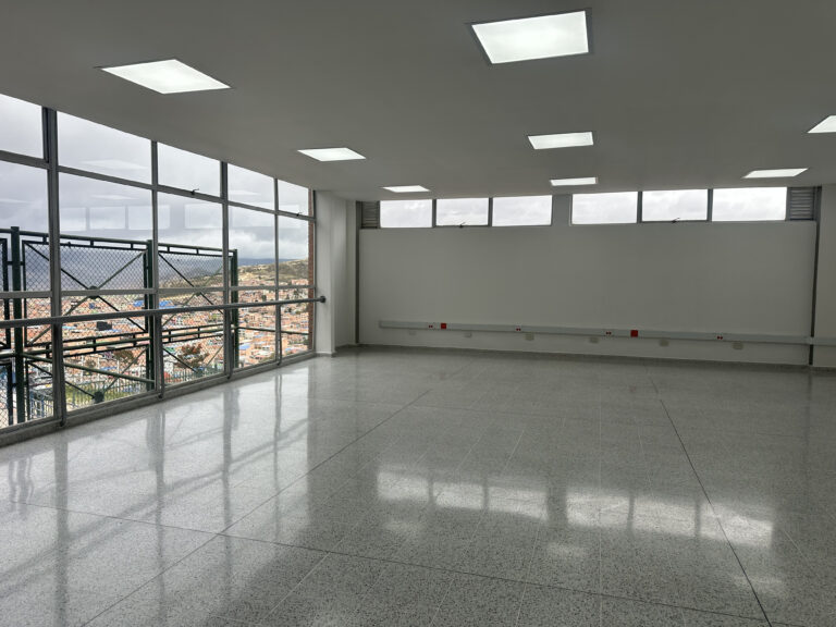 Centro de Innovación y Robótica en Ciudad Bolívar durante las adecuaciones del IED Sierra Morena