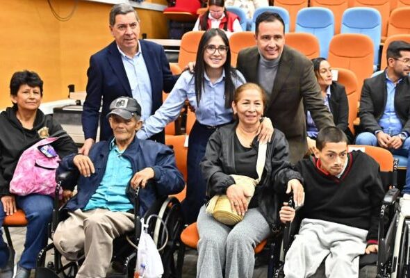 Entrega de ayudas técnicas.