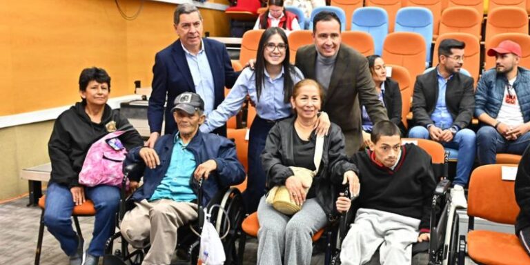 Entrega de ayudas técnicas.