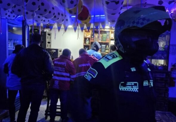 Operativo en bares de Tunjuelito realizado por la Alcaldía Local para verificar el cumplimiento de la normativa vigente.