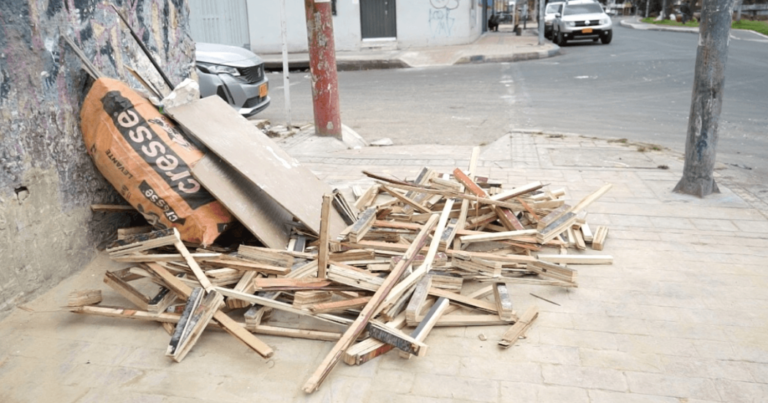 bogota-multa-con-casi-un-millon-de-pesos-por-botar-muebles-en-la-calle